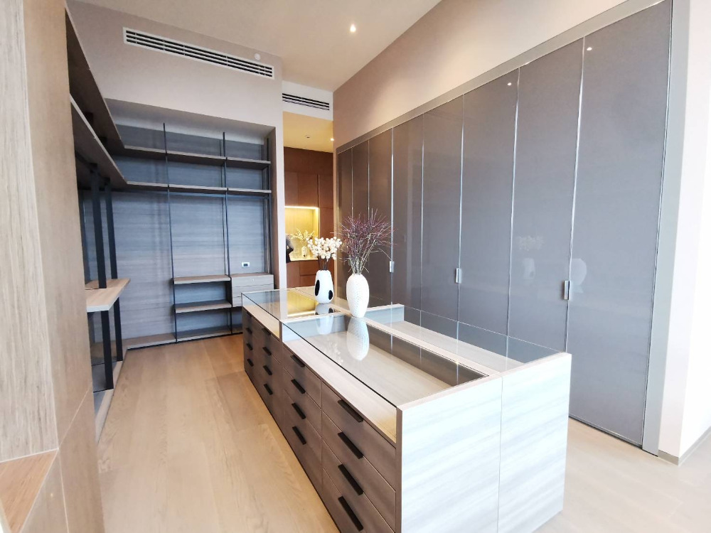 Scope Langsuan Penthouse: Whole Floor 3bed 5bath + maid 436 sqm. 436,000,000 Fully Furnished Am: 0656199198