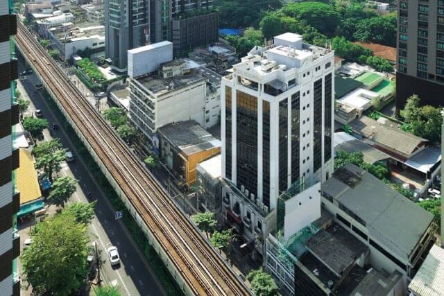 Shophouse/Office Space 200m.from BTS Prompong 130,000/mth Am: 0656199198