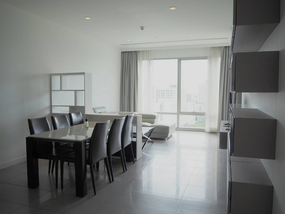 185 Rajadamri: 2bed 2bath 127sqm. 140,000/mth Am: 0656199198