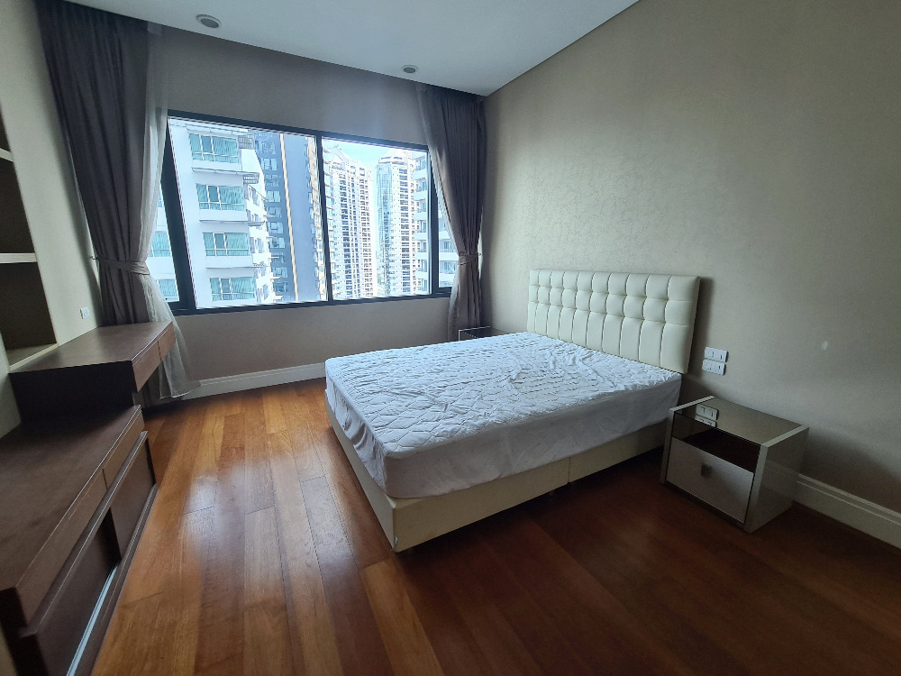 Bright Sukhumvit 24 Duplex for rent: 3bed 3bath Duplex 180sqm. 100,000/mth Am: 0656199198