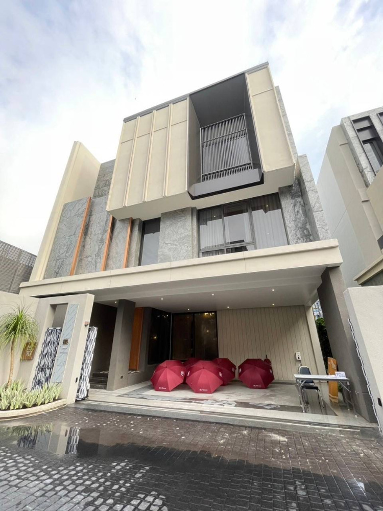 Bugaan Pattanakarn: 69-101sqwah 417 sqm. 4bed 5bath from 69,000,000 Am: 0656199198