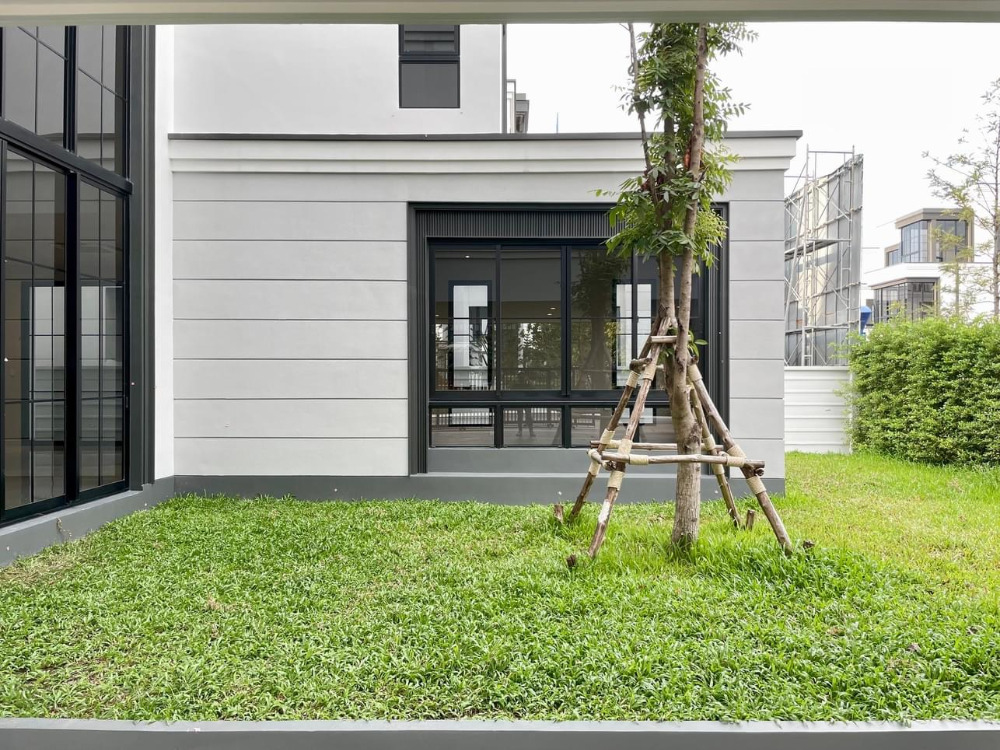 Malton Gates Krungthep Kreetha: 106sqwah 544sqm. 66,000,000 Am: 0656199198