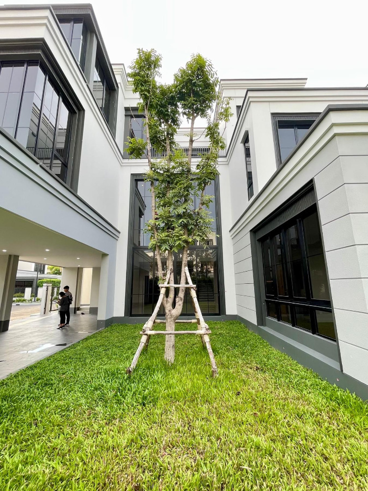 Malton Gates Krungthep Kreetha: 106sqwah 544sqm. 68,000,000 Am: 0656199198