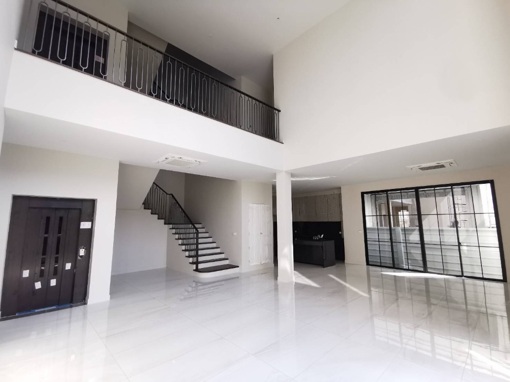 Malton Gates Krungthep Kreetha: 109.8sqwah 544sqm. 5bed 5bath 57,000,000 Am: 0656199198