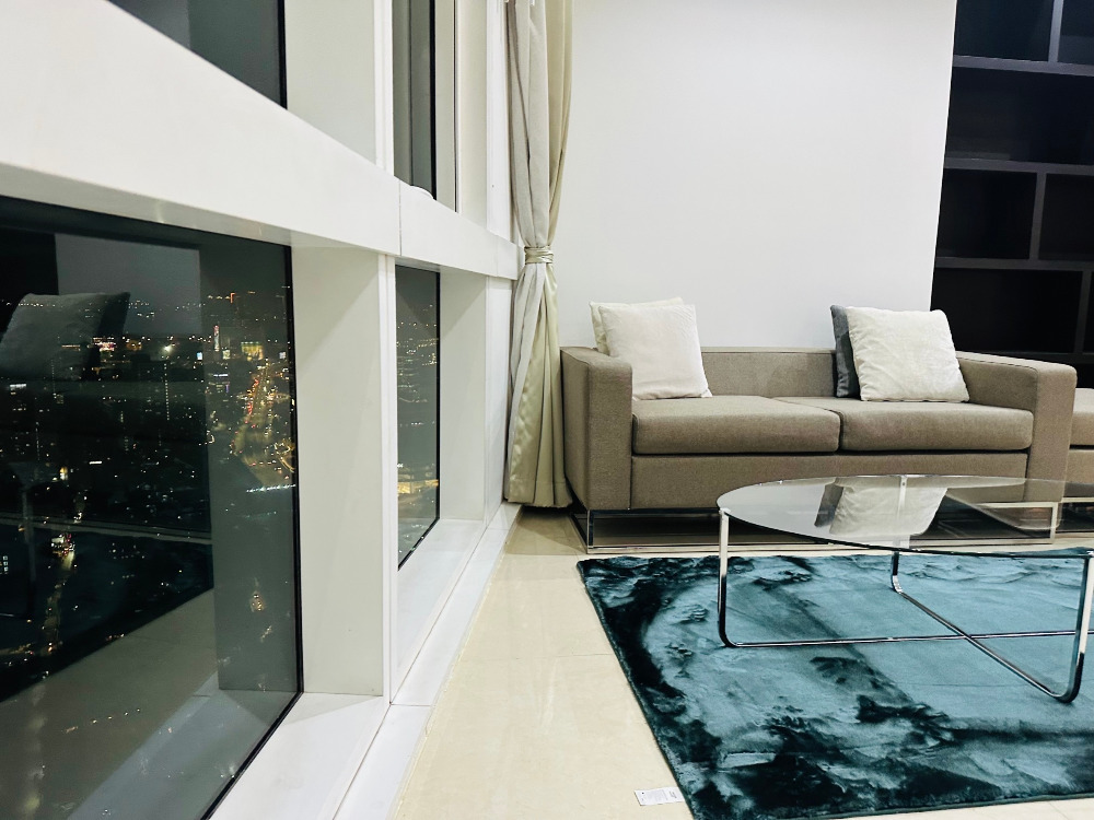 Millennium Residence Duplex Penthouse: 325sqm 4XFloor 4bed 4bath 75,000,000 Am: 0656199198