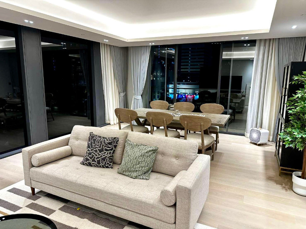 Tonson One Residence: 2bed 2bath 108sqm. 160,000/mth Am: 0656199198