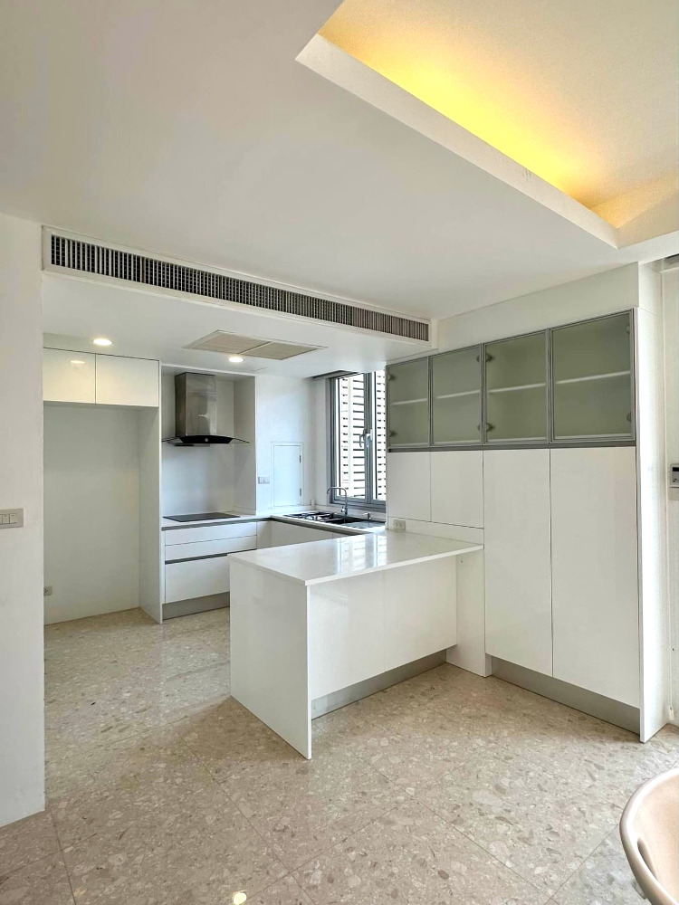 The Lofts Sathorn: Sathorn soi 1 39 sqwah 390sqm. 3bed 3bath 34,500,000 Am: 0656199198