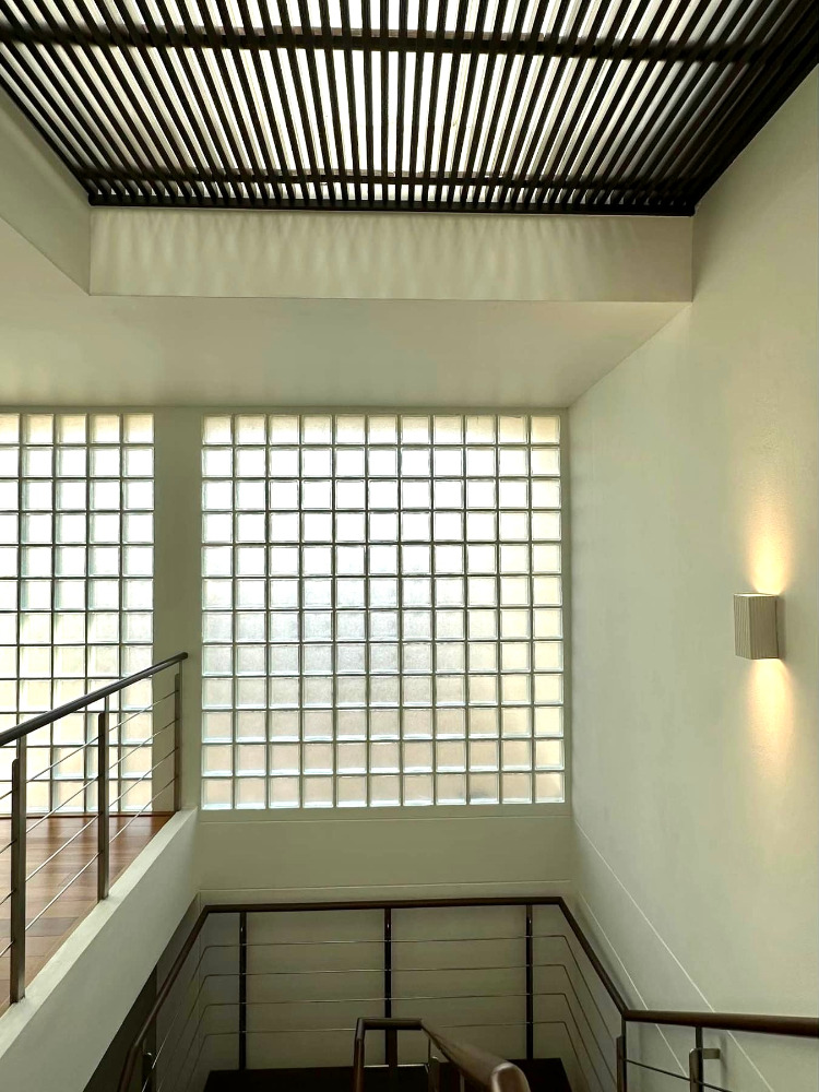 The Lofts Sathorn: Sathorn soi 1 39 sqwah 390sqm. 3bed 3bath 34,500,000 Am: 0656199198