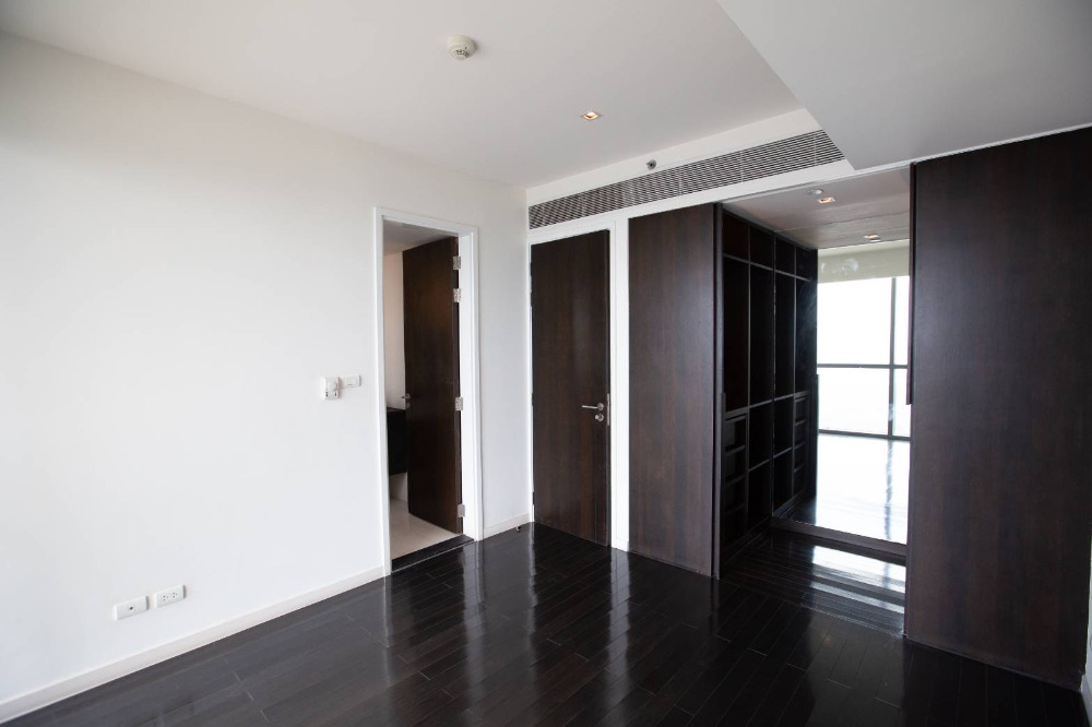 The Pano Triplex Penthouse: 4bed 5bath 541sqm. private pool 270,000/mth Am: 0656199198