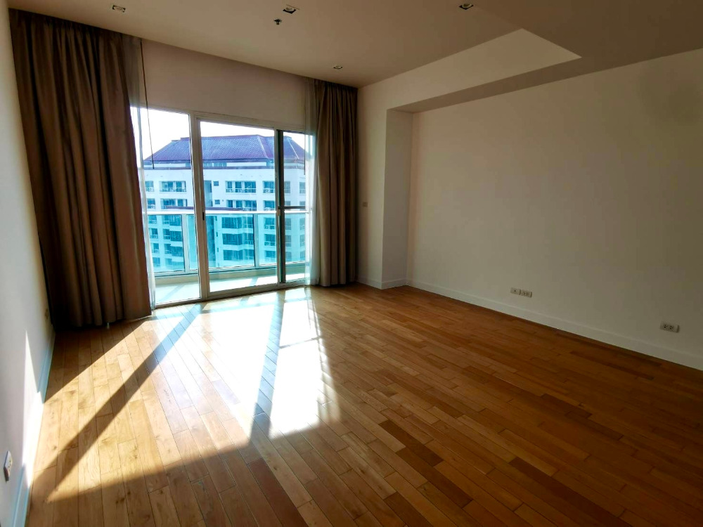 Millennium Residence:  3bed 3bath 145sqm. 85,000/mth Am: 0656199198