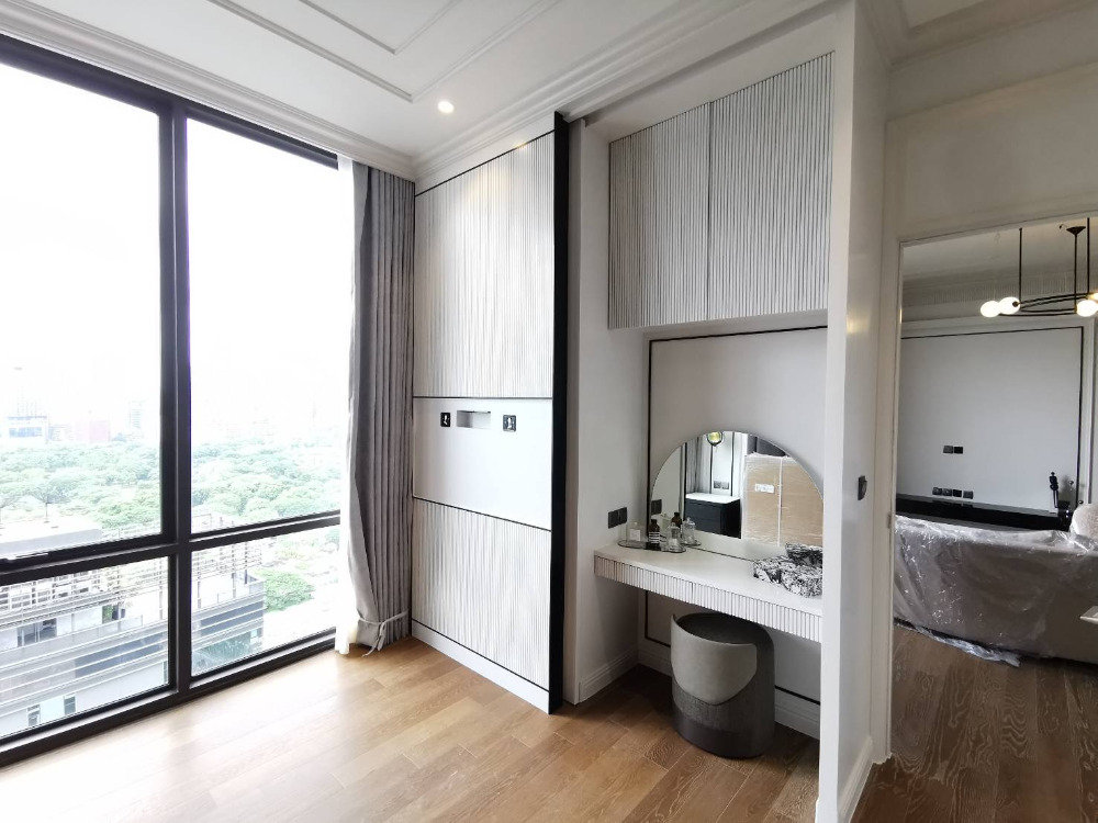 Muniq Langsuan: 3bed 4bath 123.29sqm. 180,000/mth Am: 0656199198