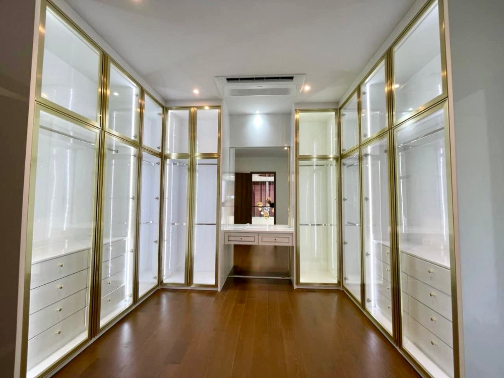 Bugaan Krungthep Kreetha: 4bed 5bath 430sqm. 270,000/mth Am: 0656199198