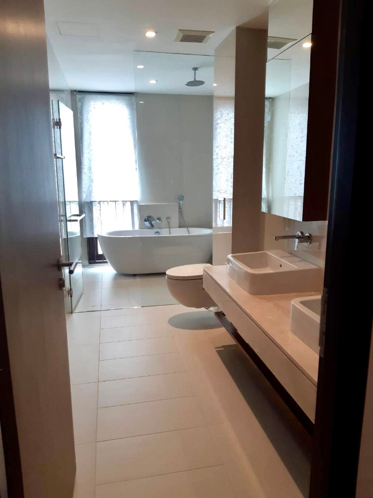 Baan Lux Sathorn: 3bed 4bath 394sqm. 35,000,000 Am: 0656199198