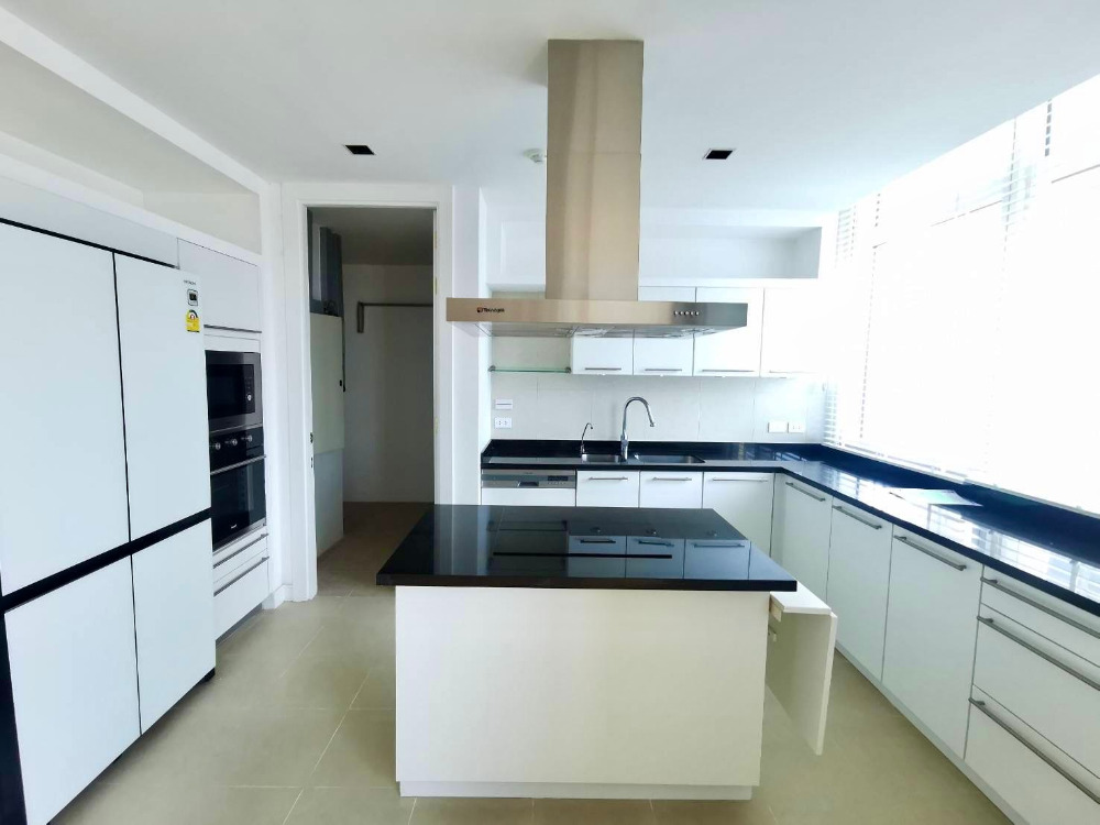 Athenee Residence: 4bed 4bath 209sqm. 58,500,000 Am: 0656199198