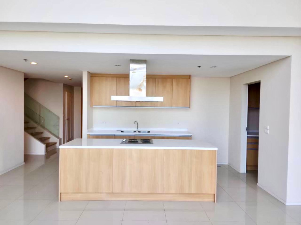 Villa Asoke:  4bed 4bath Duplex 303.64sqm. 40+ Floor 190,000/mth Am: 0656199198