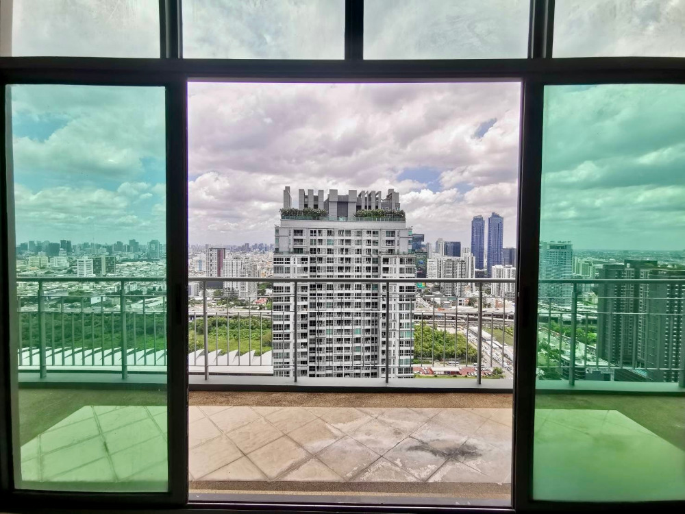 Villa Asoke:  4bed 4bath Duplex 303.64sqm. 40+ Floor 190,000/mth Am: 0656199198