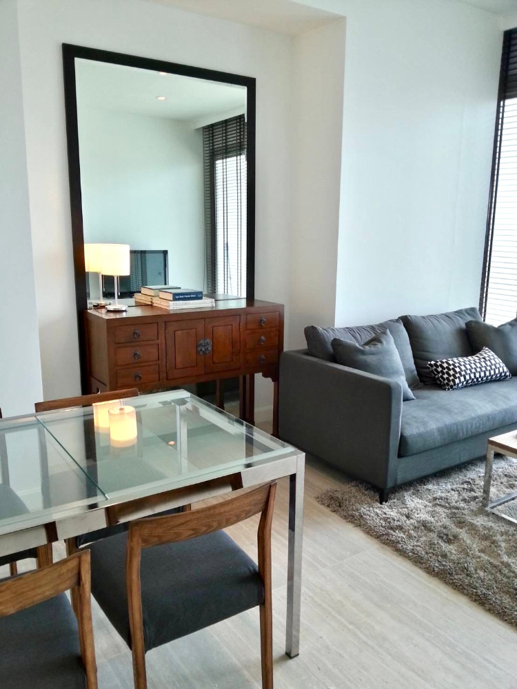 185 Rajadamri: 1bed 1bath 70sqm 21,900,000 Am: 0656199198