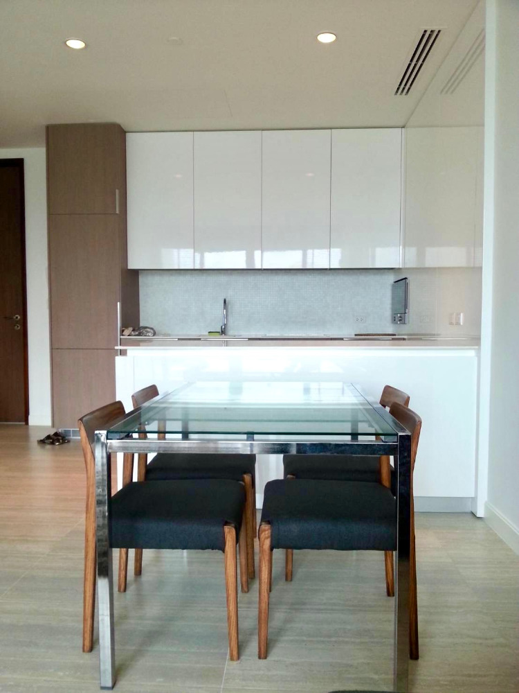 185 Rajadamri: 1bed 1bath 70sqm 21,900,000 Am: 0656199198