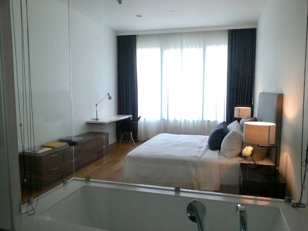 185 Rajadamri: 1bed 1bath 70sqm 21,900,000 Am: 0656199198