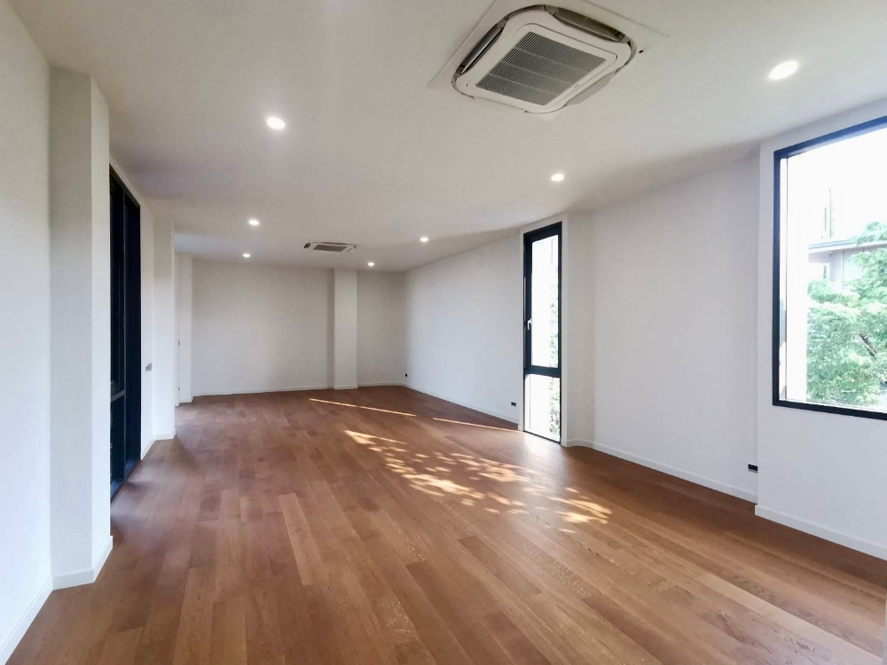 Bugaan Rama 9 - Mengjai: 98sqwah 522sqm. 4bed 5bath 90,000,000 Am: 0656199198