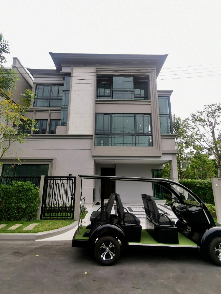 Classe Sukhumvit 77 (Onnut 21): 40.7sqwah 241sqm. 4bed 4bath 24,000,000 Am: 0656199198