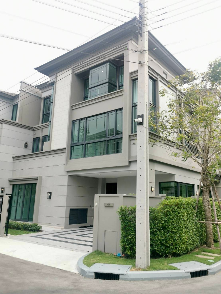 Classe Sukhumvit 77 (Onnut 21): 40.7sqwah 241sqm. 4bed 4bath 24,000,000 Am: 0656199198