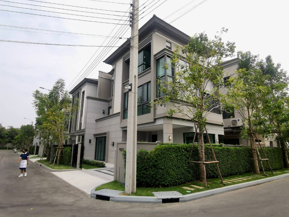 Classe Sukhumvit 77 (Onnut 21): 40.7sqwah 241sqm. 4bed 4bath 24,000,000 Am: 0656199198