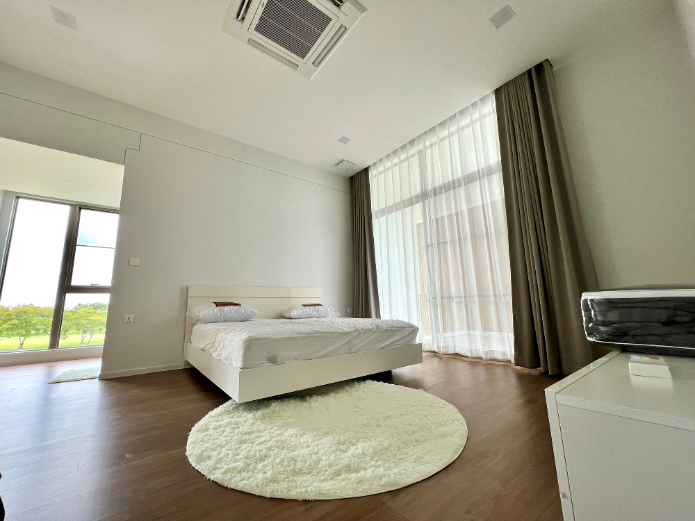 VIVE Rama 9: 76sqwah 324sqm. 3bed 4bath 200,000/mth Am: 0656199198