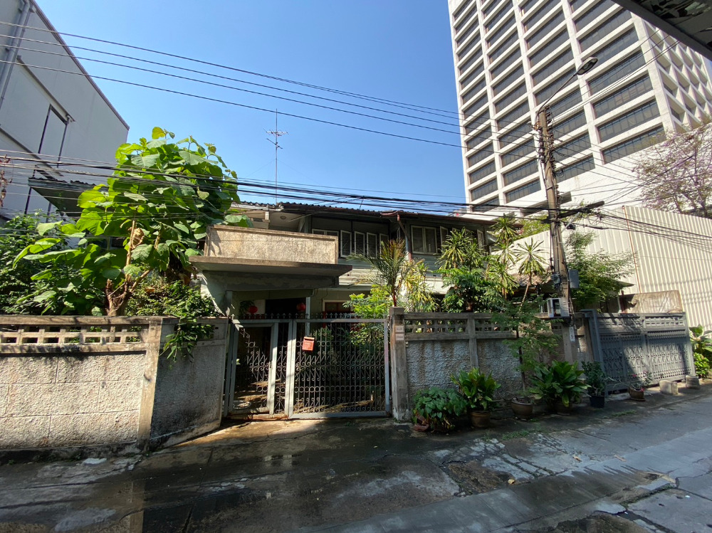 Land for sell Silom soi 14: 95.1sqwah 80,000,000 Am: 0656199198