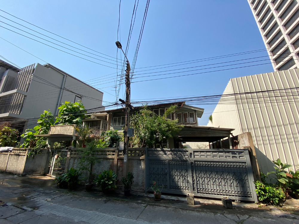 Land for sell Silom soi 14: 95.1sqwah 80,000,000 Am: 0656199198