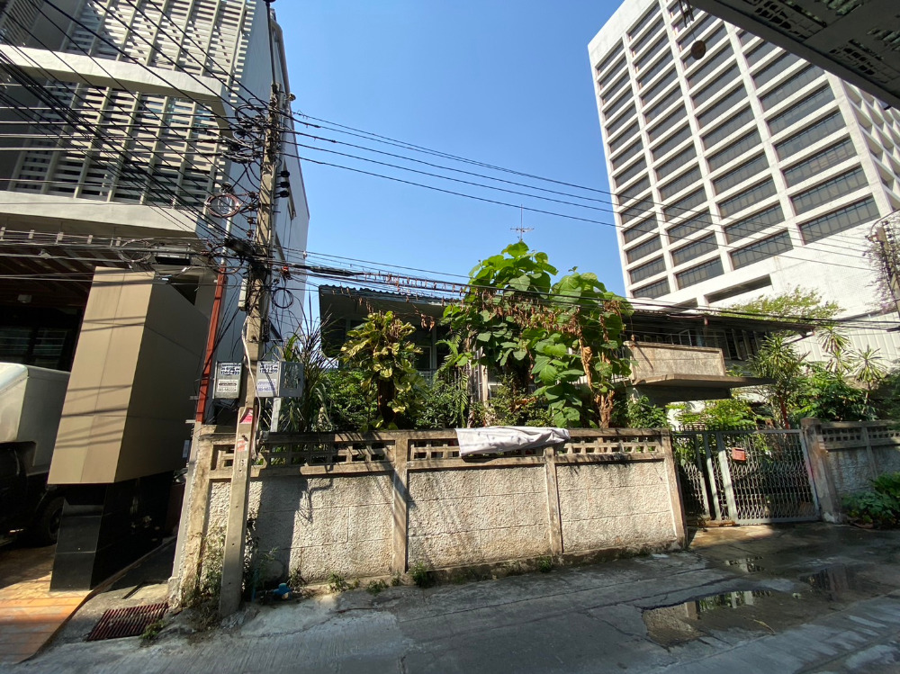 Land for sell Silom soi 14: 95.1sqwah 80,000,000 Am: 0656199198