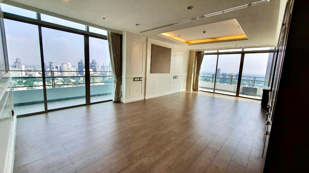 The Madison Penthouse whole floor: 650sqm. 5bed 6bath 218,000,000 Am: 0656199198