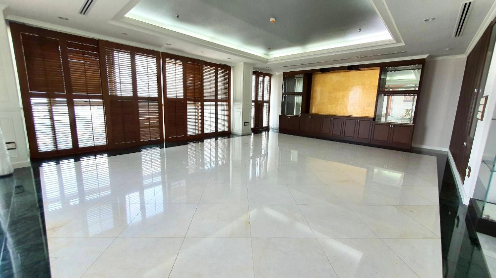 The Madison Penthouse whole floor: 650sqm. 5bed 6bath 218,000,000 Am: 0656199198