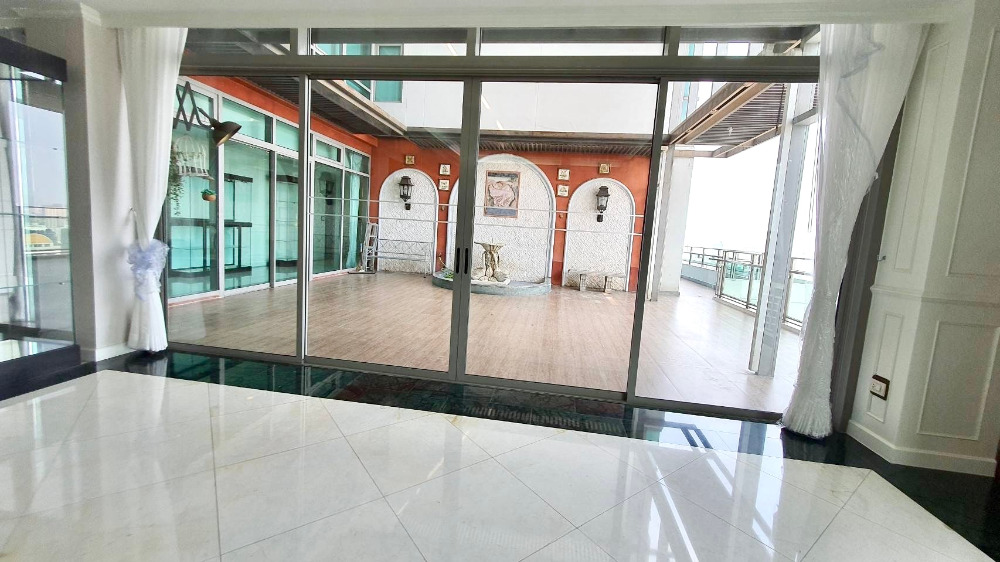 The Madison Penthouse whole floor: 650sqm. 5bed 6bath 218,000,000 Am: 0656199198