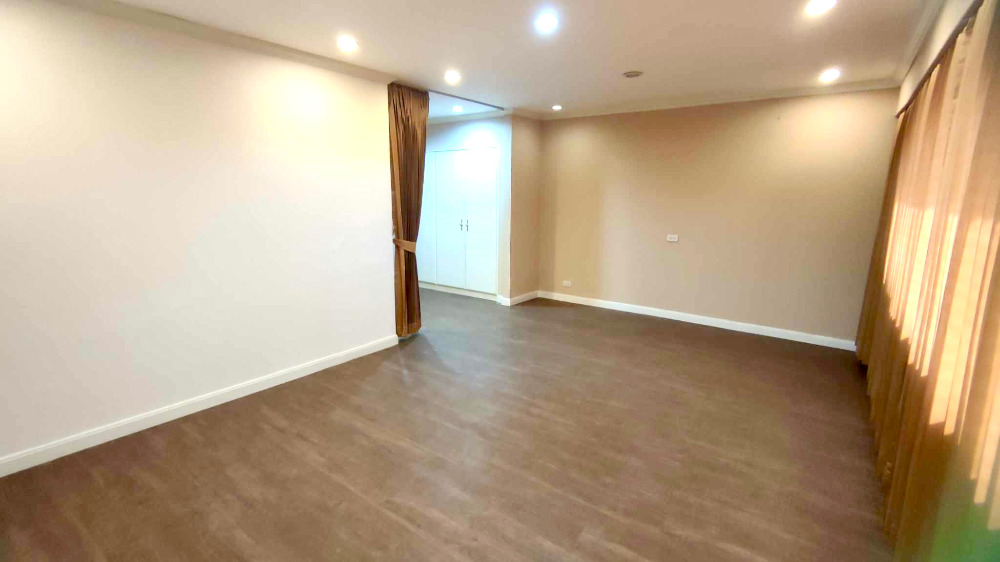 Townhouse Thonglor 21: 3bed 4bath 39sqwah 90,000/mth Am: 0656199198