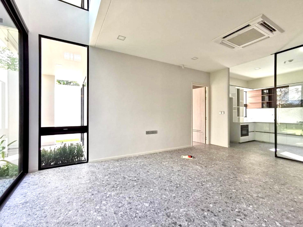 Nantawan Rama9-Srinakarin: 4bed 5bath 380sqm. 200,000/mth Am: 0656199198