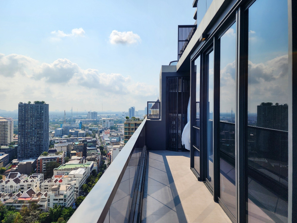 The Reserve Sathorn Duplex 2 bed: 2bed 2bath 126sqm 2X Floor 39,900,000 Am: 0656199198