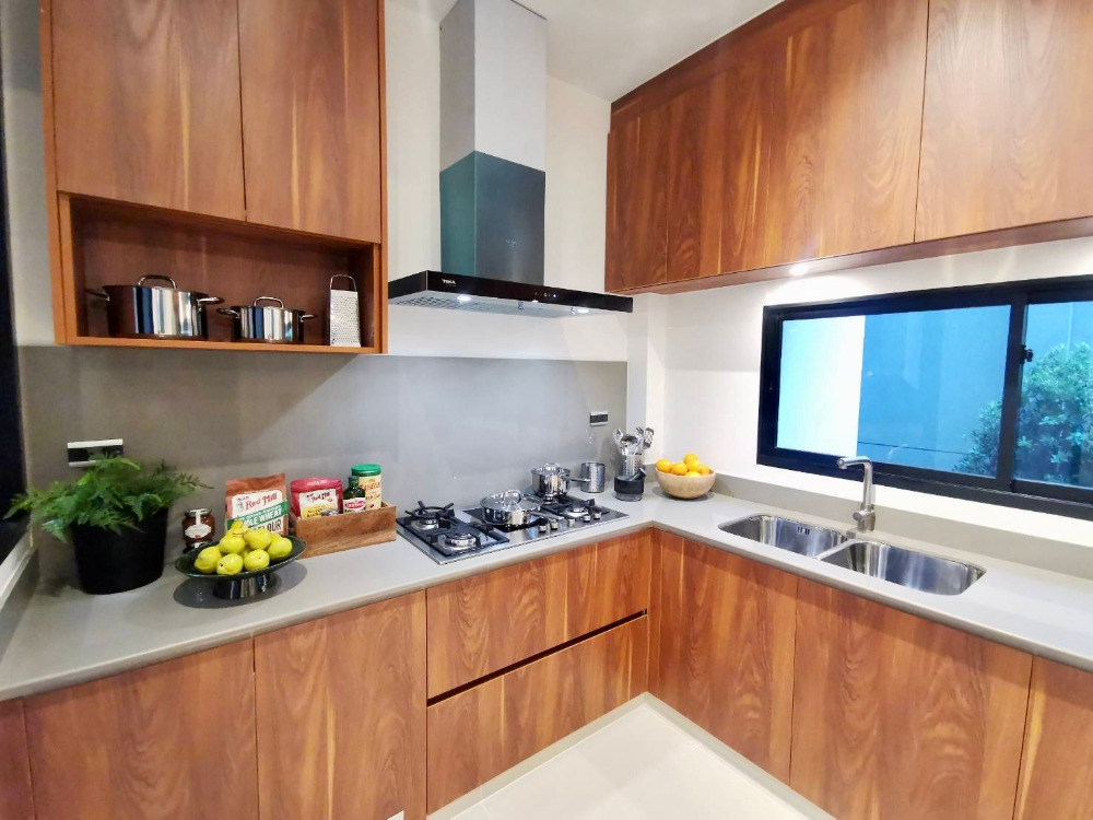 Bugaan Krungthep Kreetha Fully Furnished: 110.3sqw. 430sqm. 3bed 4bath 96,000,000 Am: 0656199198