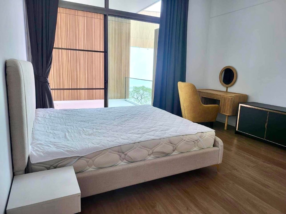 VIVE Rama 9 Krungthep kreetha: 76sqwah 324sqm. 3bed 4bath + maid 240,000/mth. Am: 0656199198