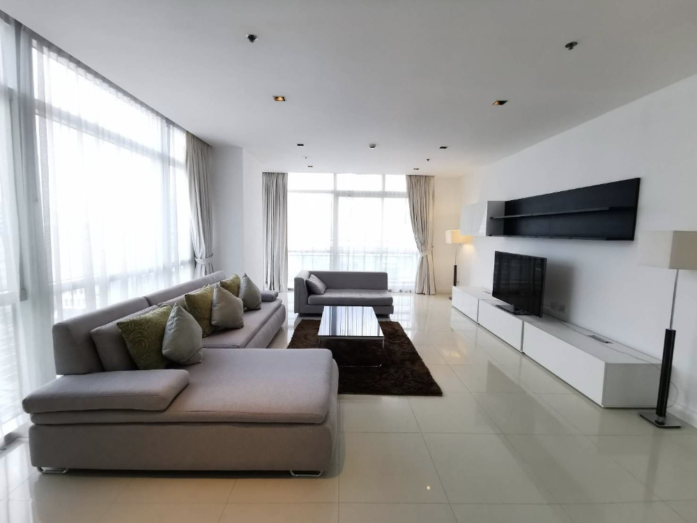 Athenee Residence: 4bed 4bath 294sqm. 82,000,000 Am: 0656199198