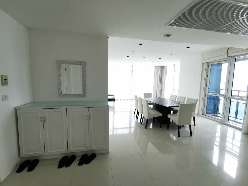 Athenee Residence: 4bed 4bath 294sqm. 82,000,000 Am: 0656199198