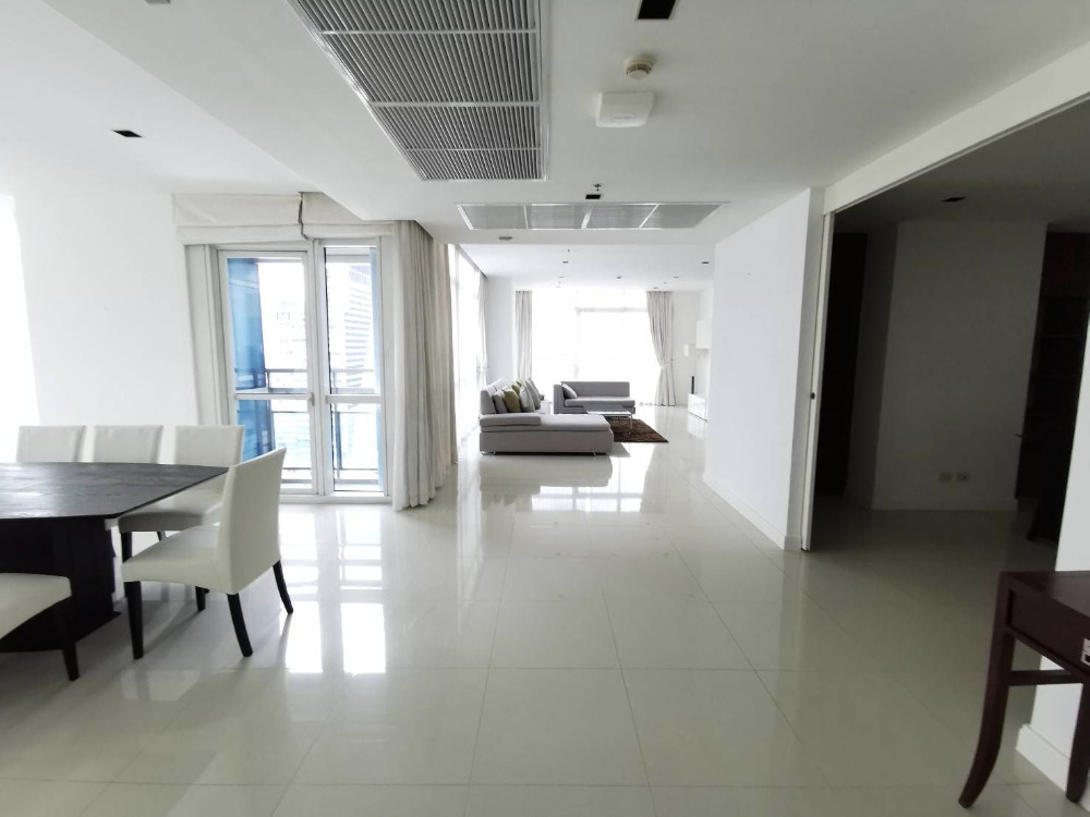 Athenee Residence: 4bed 4bath 294sqm. 82,000,000 Am: 0656199198