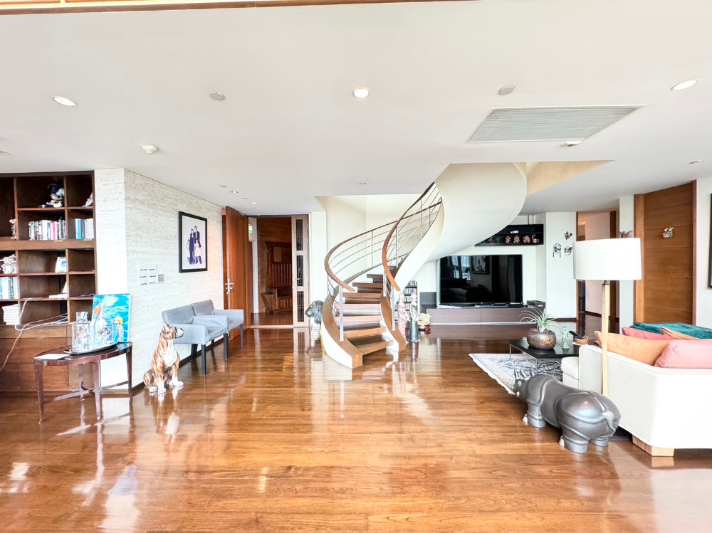 The Park Chidlom Penthouse: 4bed 5bath + maid 578.51sqm. 159,000,000 Am: 0656199198