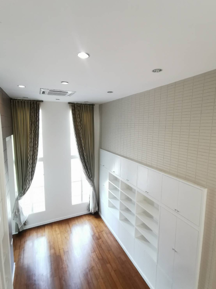 Baan Klang Krung Britishtown Thonglor 4bed 5bath 26sqw. 380sqm. 180,000/mth Am: 0656199198