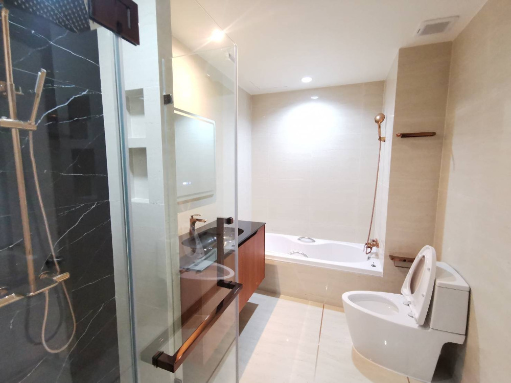 Baan Klang Krung Britishtown Thonglor 4bed 5bath 26sqw. 380sqm. 180,000/mth Am: 0656199198