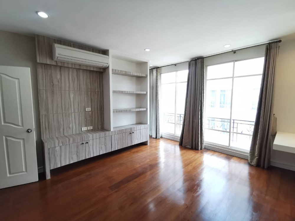 Baan Klang Krung Britishtown Thonglor 4bed 5bath 26sqw. 380sqm. 180,000/mth Am: 0656199198