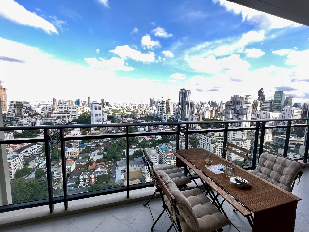 Royce Private Residence Sukhumvit 31: 2bed 2bath 2X Fl 112sqm. 22,700,000 Am: 0656199198