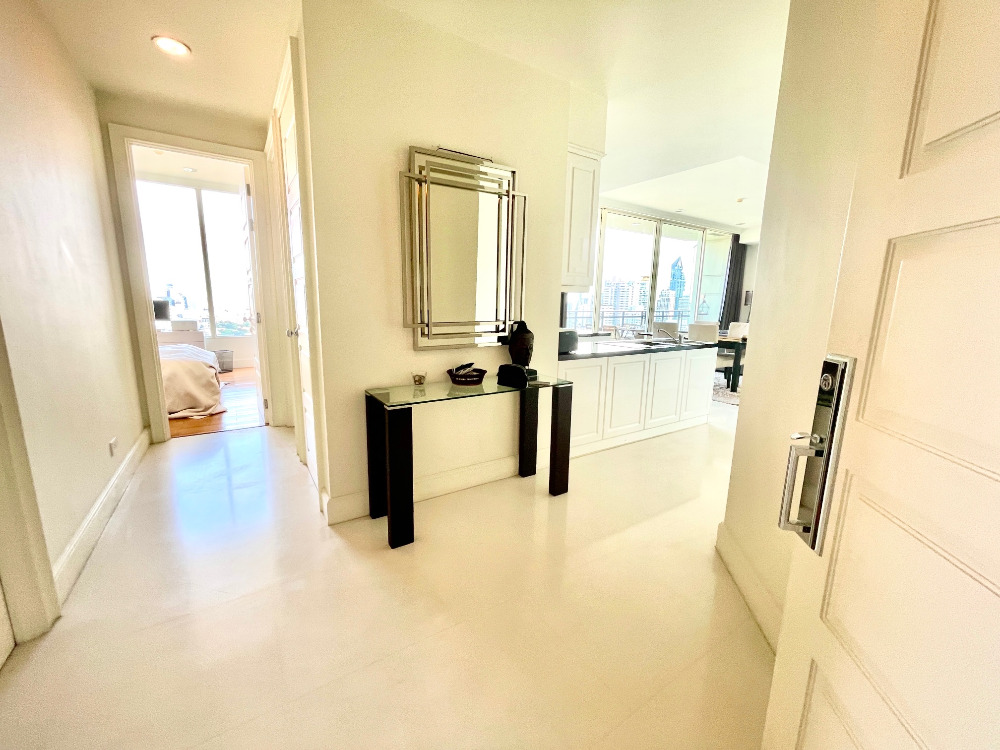 Royce Private Residence Sukhumvit 31: 2bed 2bath 2X Fl 112sqm. 22,700,000 Am: 0656199198