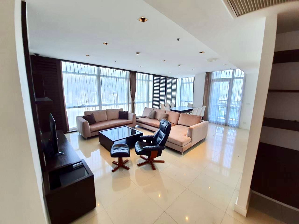 Athenee Residence: 3+1bed 3bath + maid 215sqm. 3X Floor 160,000/mth Am: 0656199198