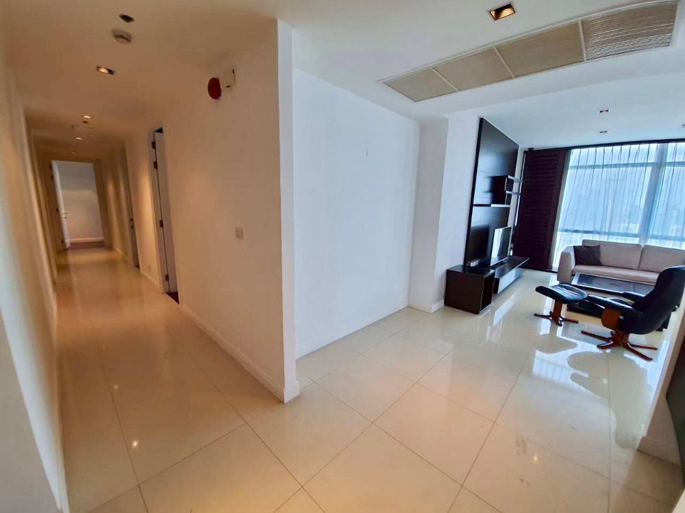 Athenee Residence: 3+1bed 3bath + maid 215sqm. 3X Floor 160,000/mth Am: 0656199198